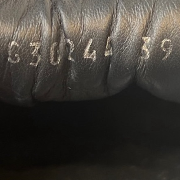 CHANEL Runway Women's Pearl Logo Black Leather Sneakers - Picture 13 of 13